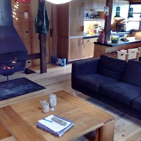 Oude Boshut Met Zwembad Manhay